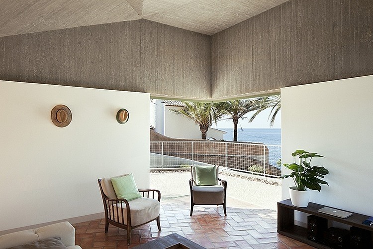 Casa Baladrar by Langarita-navarro Arquitectos