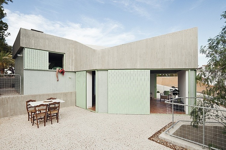 Casa Baladrar by Langarita-navarro Arquitectos