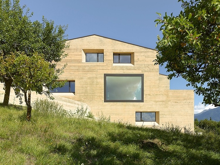MFG Residence by Evequoz Ferreira