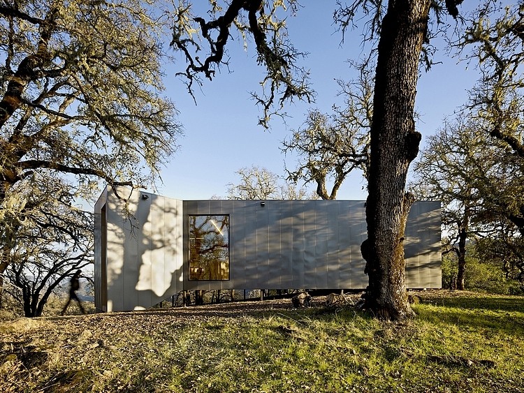 Moose Road Residence by Mork Ulnes Architects