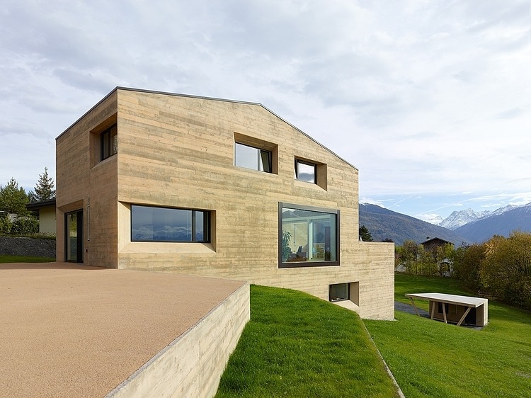MFG Residence by Evequoz Ferreira