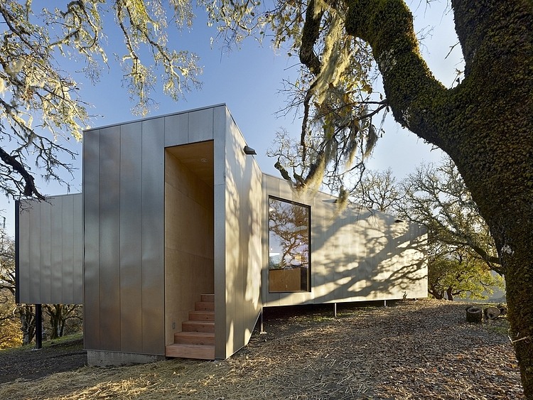 Moose Road Residence by Mork Ulnes Architects