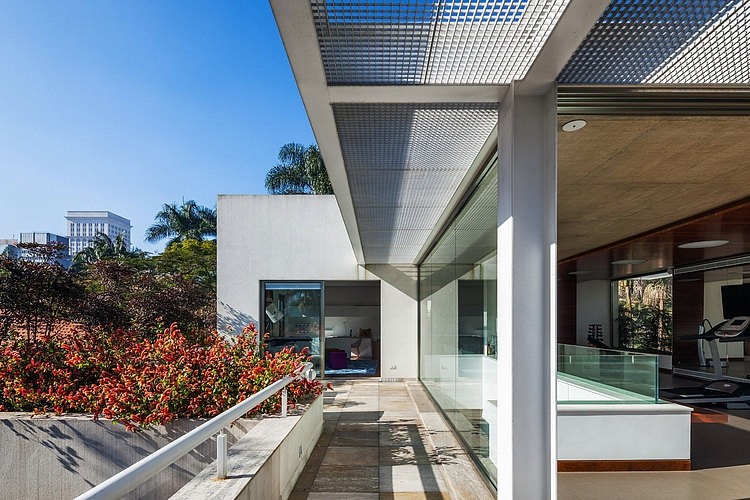 MG Residence by Reinach Mendonça Arquitetos Associados