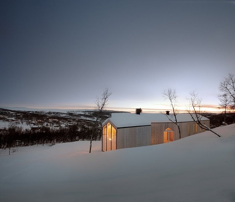 Split View Mountain Lodge by Reiulf Ramstad Arkitekter