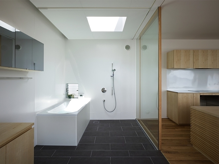House in Jigozen by Suppose Design Office