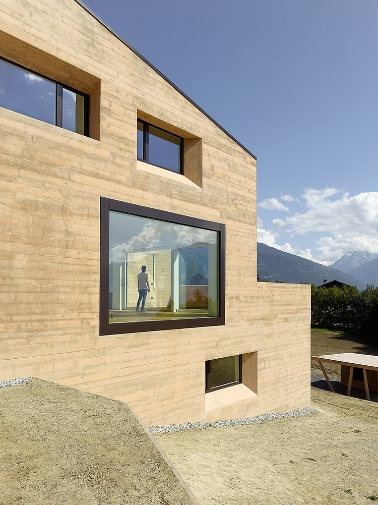 MFG Residence by Evequoz Ferreira