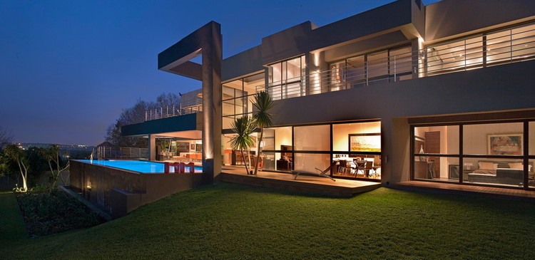 House Eccleston by Nico van der Meulen Architects