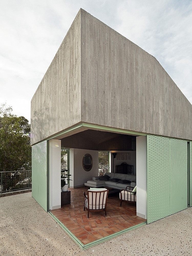 Casa Baladrar by Langarita-navarro Arquitectos