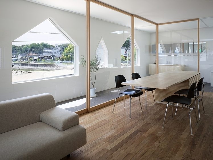 House in Jigozen by Suppose Design Office