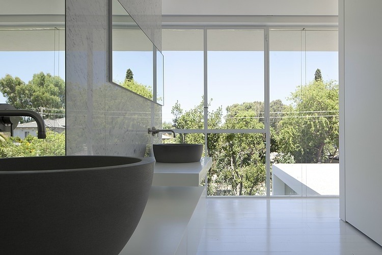 Ramat Hasharon House 13 by Pitsou Kedem Architects