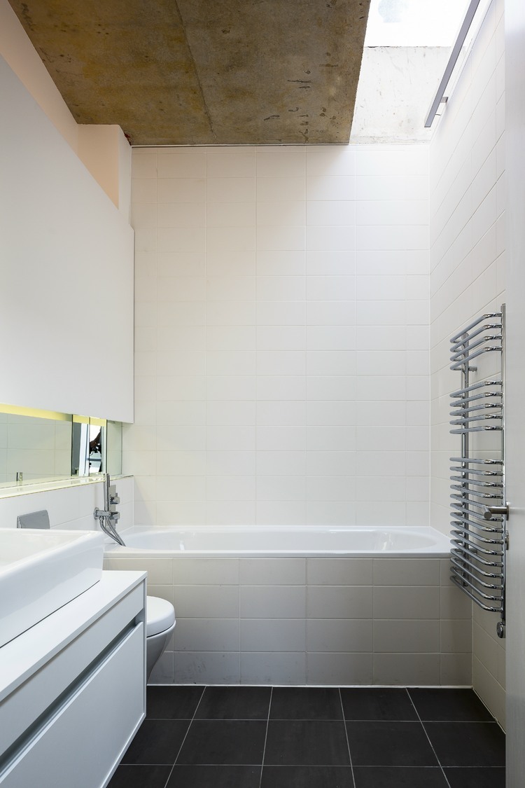 Whitmore Rd Apartment by Trevor Horne Architects