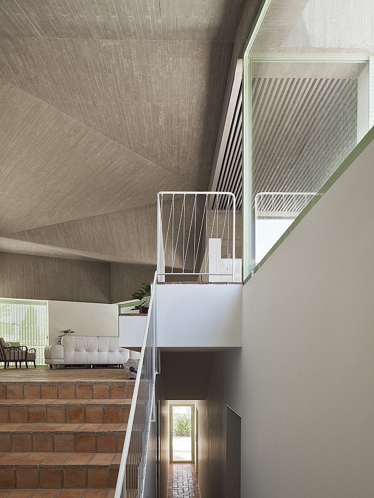 Casa Baladrar by Langarita-navarro Arquitectos