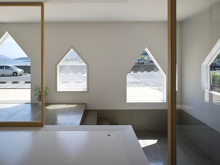 House in Jigozen by Suppose Design Office