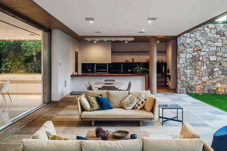 MG Residence by Reinach Mendonça Arquitetos Associados