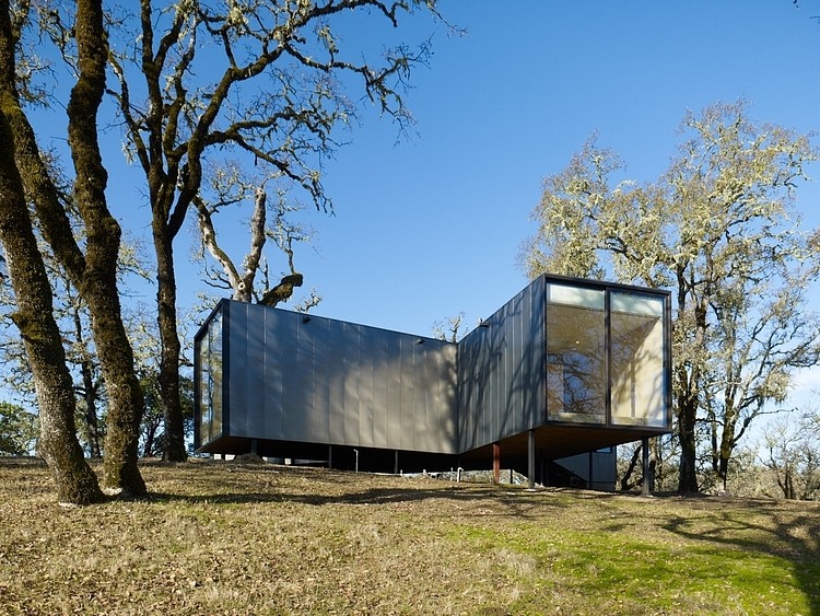 Moose Road Residence by Mork Ulnes Architects