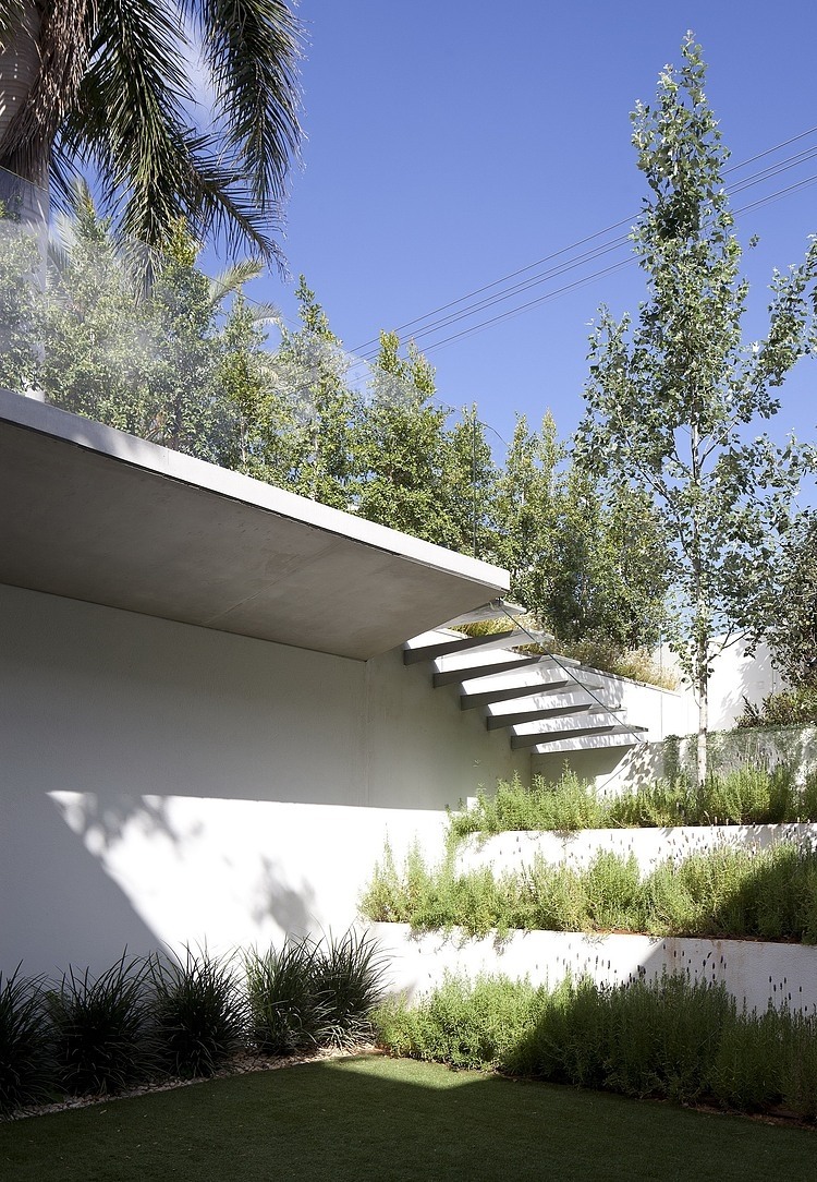 Ramat Hasharon House 13 by Pitsou Kedem Architects