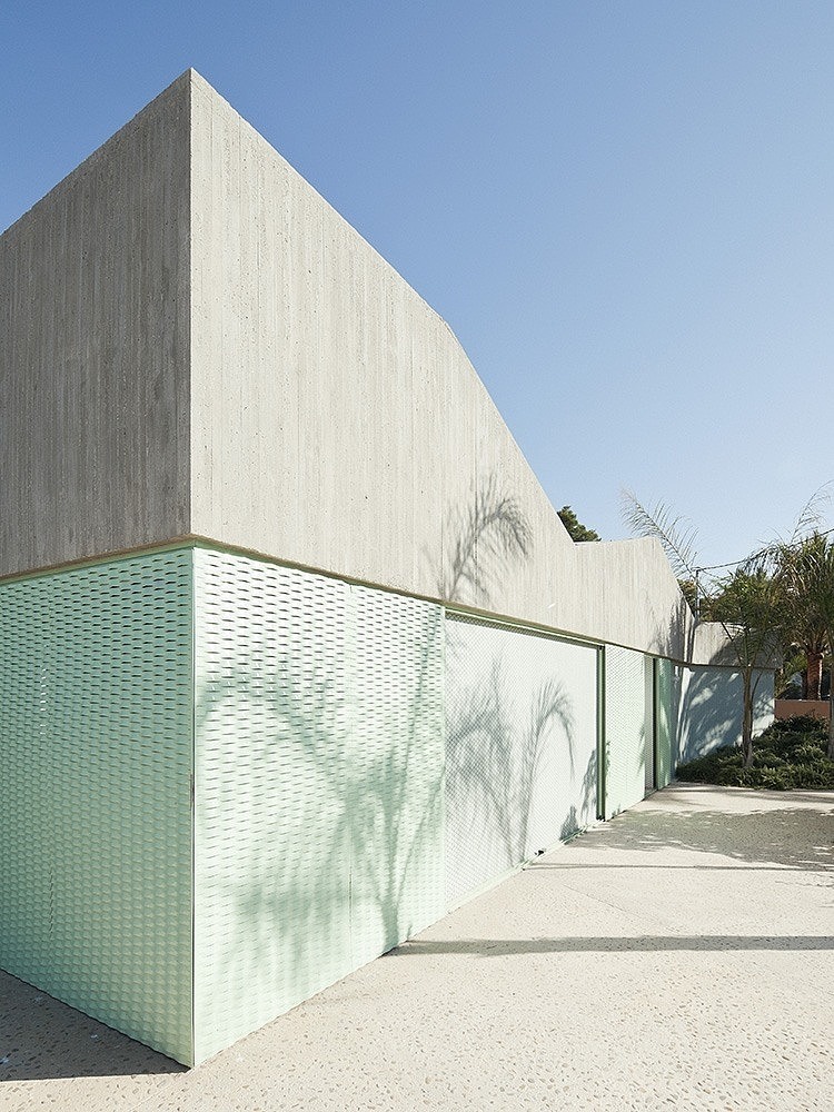 Casa Baladrar by Langarita-navarro Arquitectos