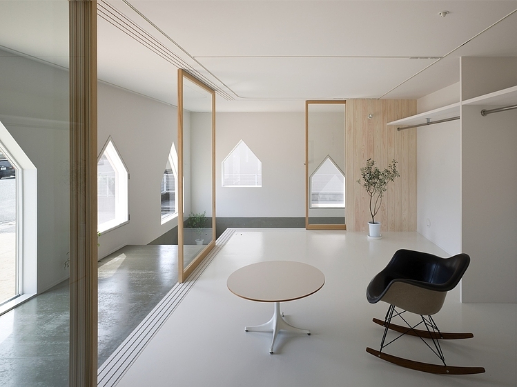 House in Jigozen by Suppose Design Office