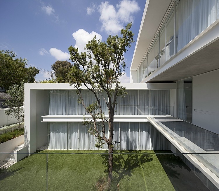 Ramat Hasharon House 13 by Pitsou Kedem Architects