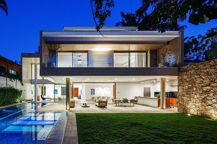 MG Residence by Reinach Mendonça Arquitetos Associados