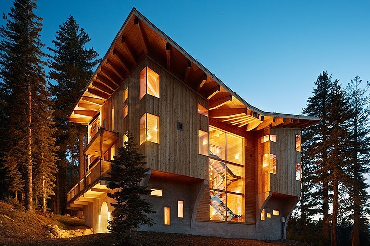 Crow's Nest Residence by Mt. Lincoln Construction