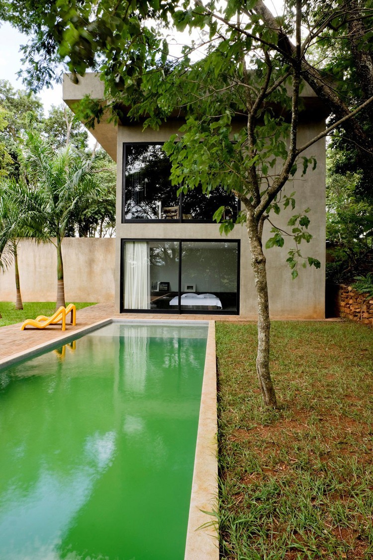 Casa Da Caixa Vermelha by Leo Romano