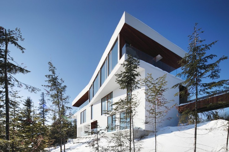 Grands Jardins Residence by Bourgeois / Lechasseur Architectes