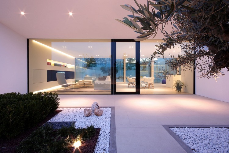 Jesolo Lido Pool Villa by JM Architecture