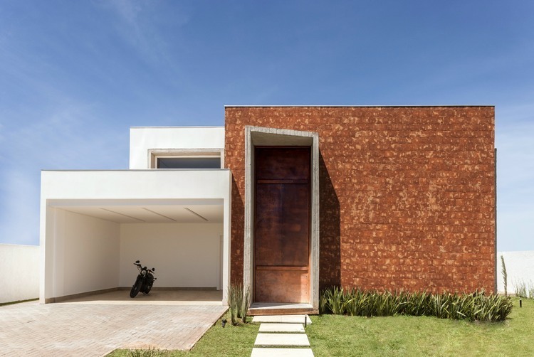Taquari House by Ney Lima