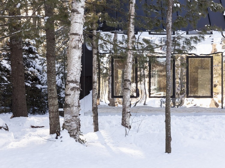 Lake Cottage by UUfie