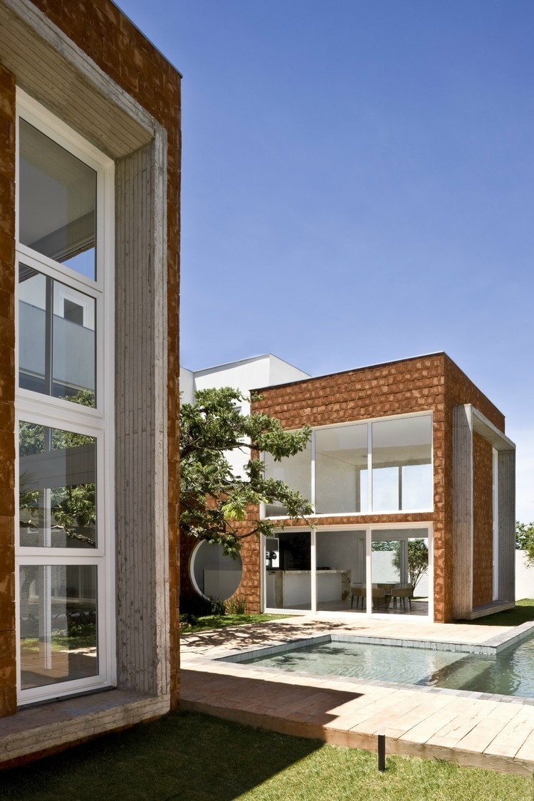 Taquari House by Ney Lima