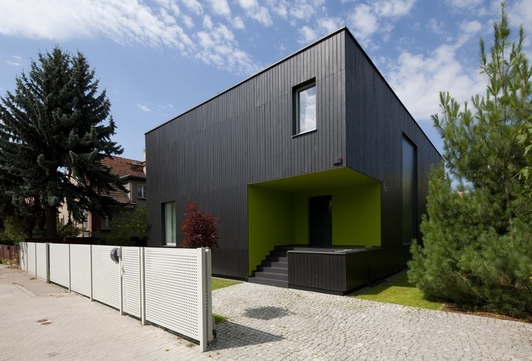 Black Cube House by Kameleonlab