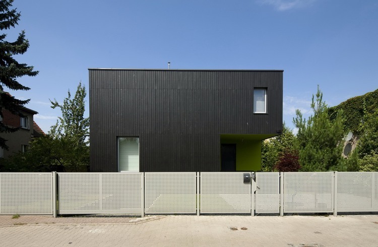 Black Cube House by Kameleonlab