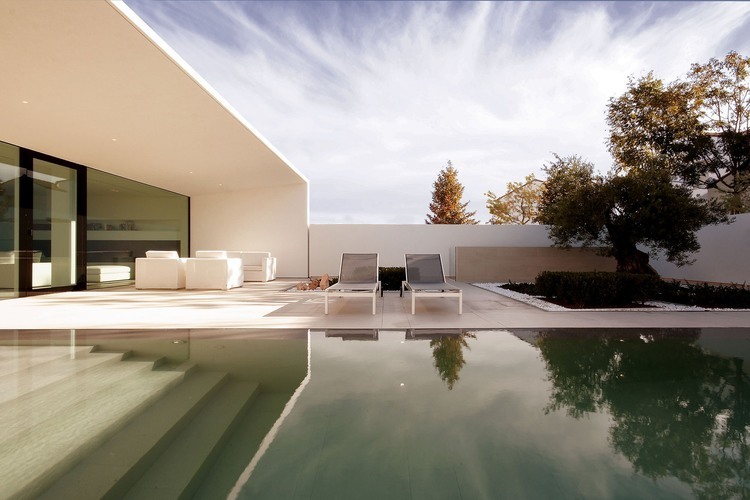 Jesolo Lido Pool Villa by JM Architecture