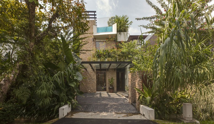 Merryn Road House by Aamer Architects