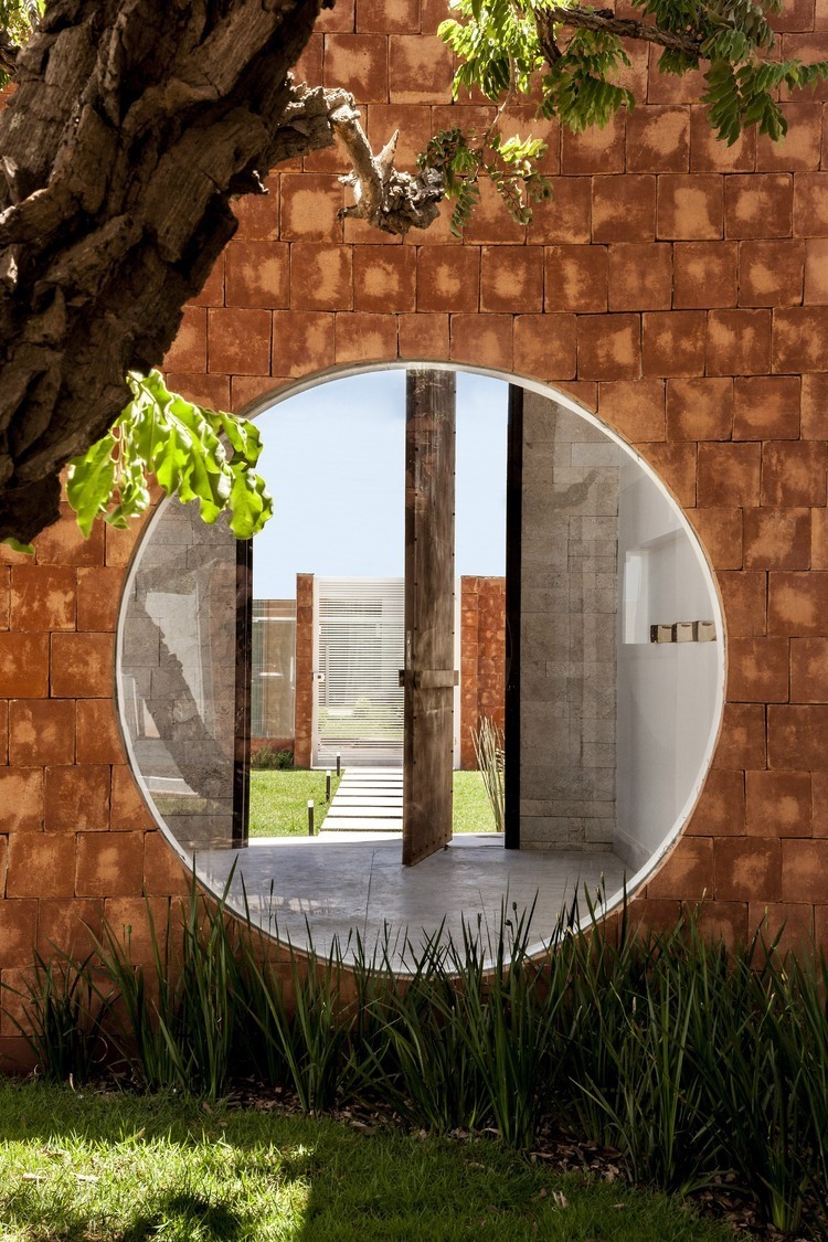 Taquari House by Ney Lima