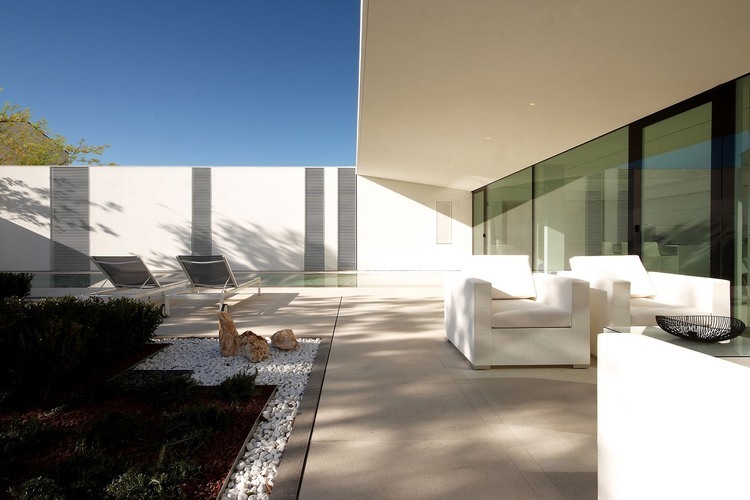 Jesolo Lido Pool Villa by JM Architecture