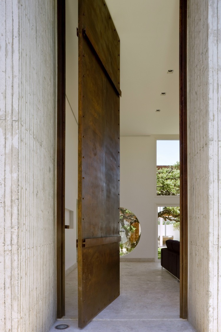 Taquari House by Ney Lima