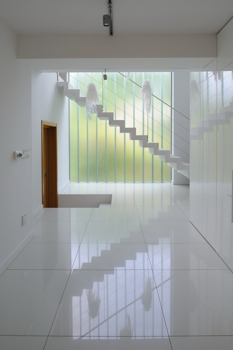 Black Cube House by Kameleonlab