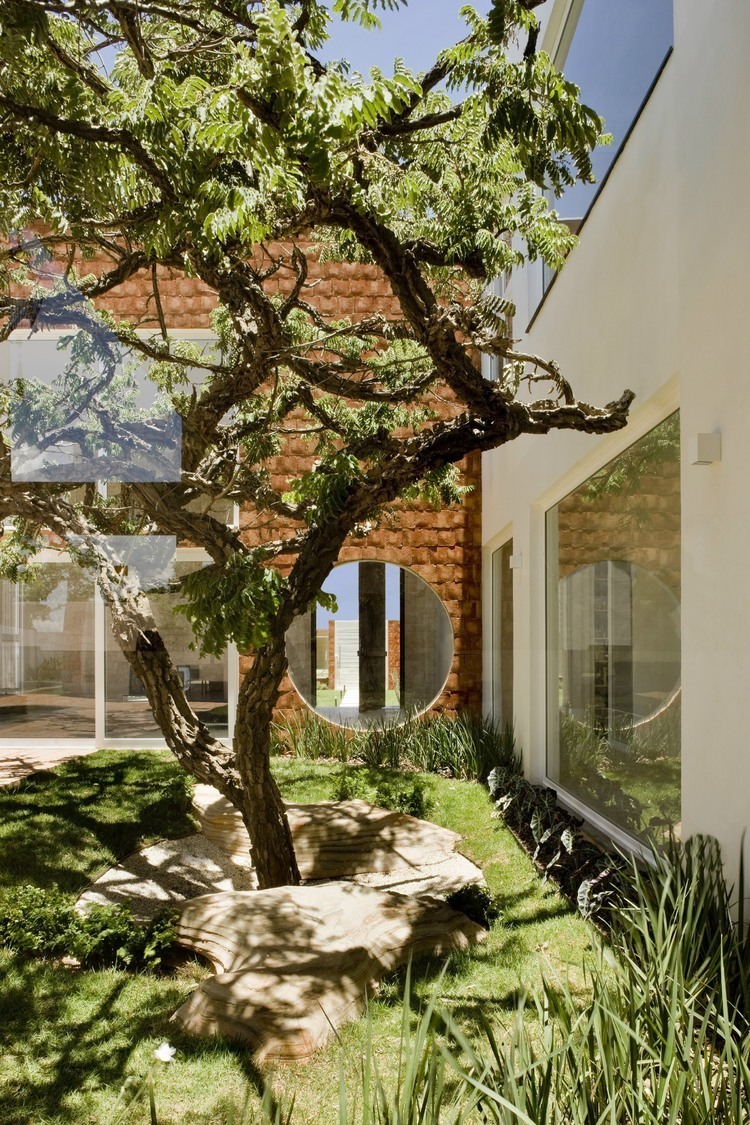 Taquari House by Ney Lima