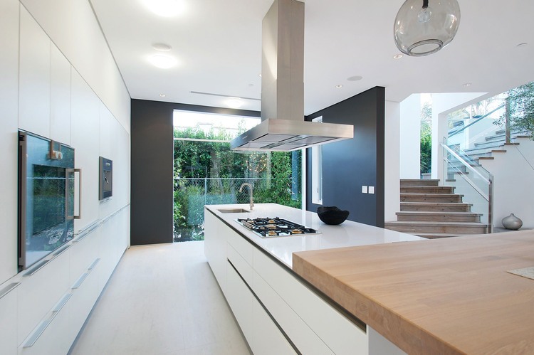 Mansfield House by Amit Apel