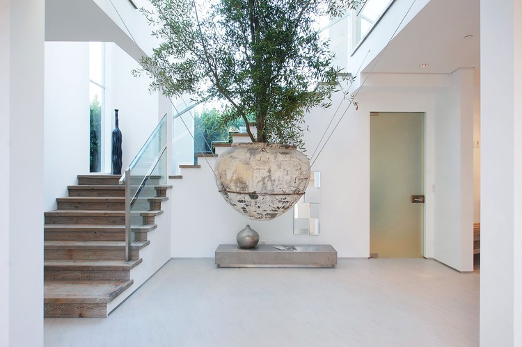 Mansfield House by Amit Apel