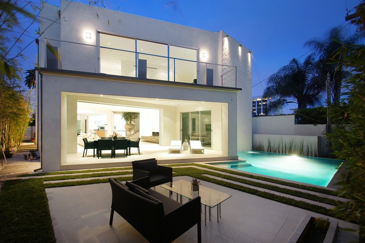 Mansfield House by Amit Apel