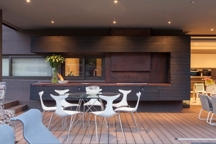 House Duk by Nico van der Meulen Architects