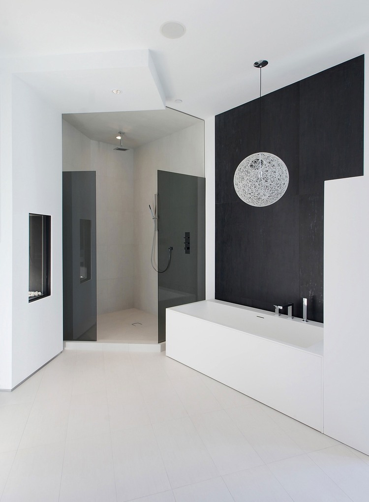 Mansfield House by Amit Apel