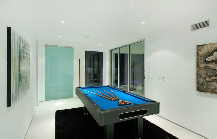 Mansfield House by Amit Apel