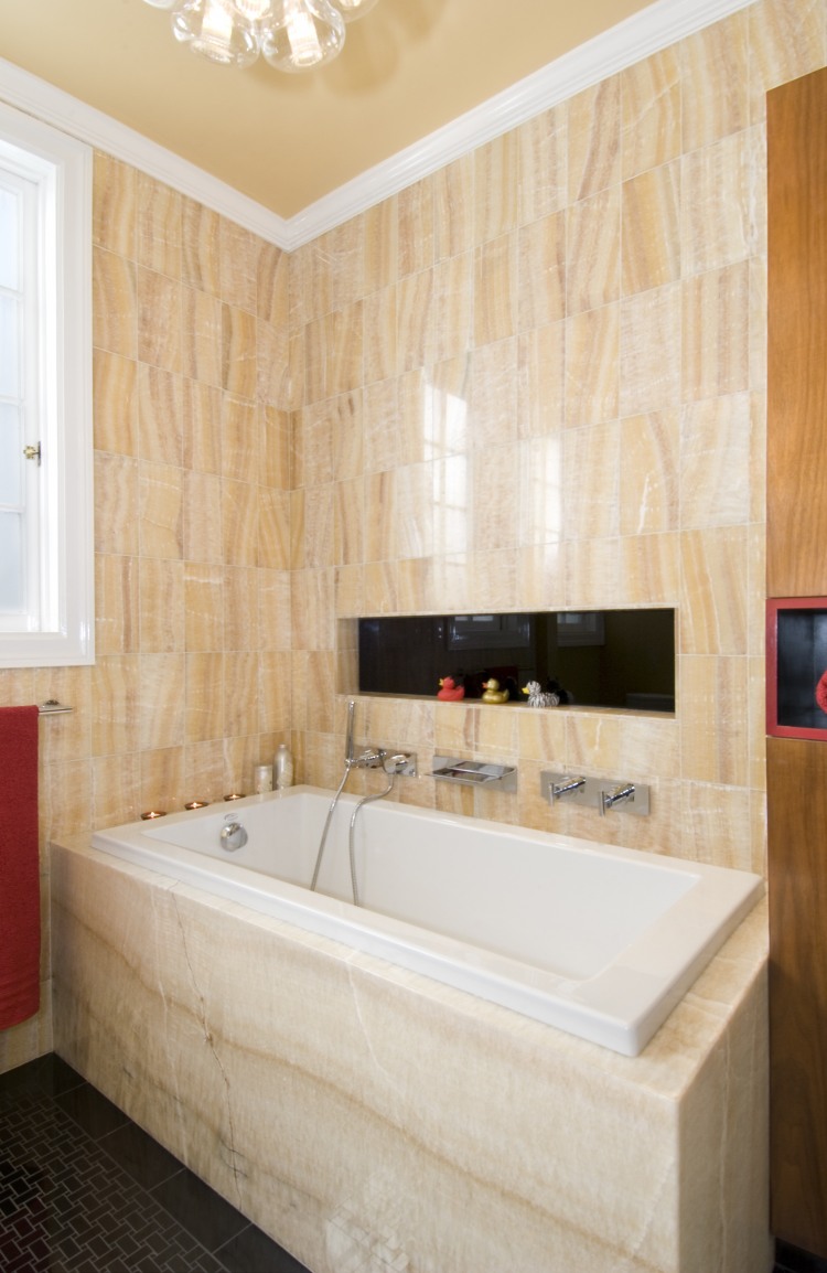 PH Condo Her Bath 3
