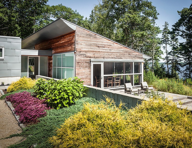 House on a Cove by Elliott + Elliott Architecture