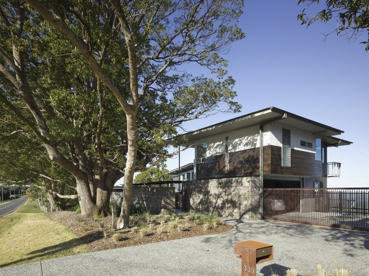 The Maleny House by Bark Design Architects