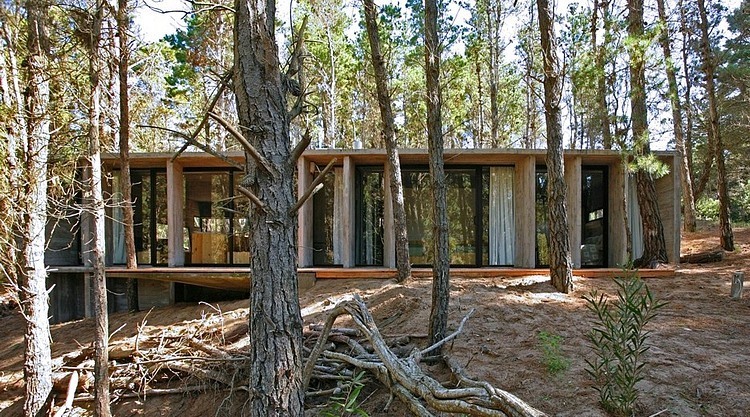 Concrete House by Besonias Almeida